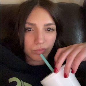 Meet your Posher, Nia